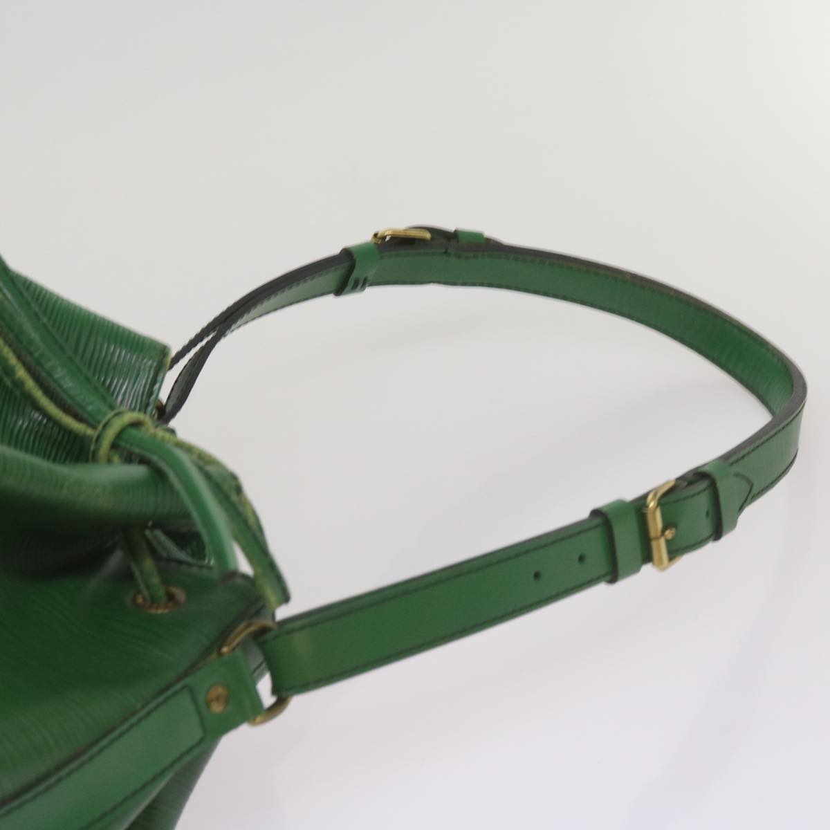 LOUIS VUITTON Epi Noe Shoulder Bag Green M44004 LV Auth 67968