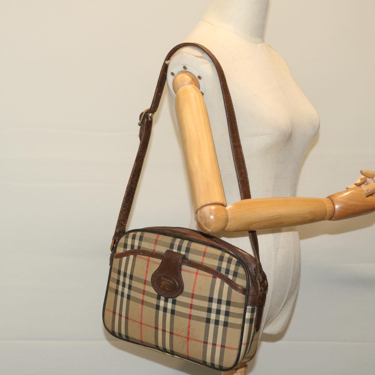 Burberrys Nova Check Shoulder Bag Canvas Beige Auth 68023