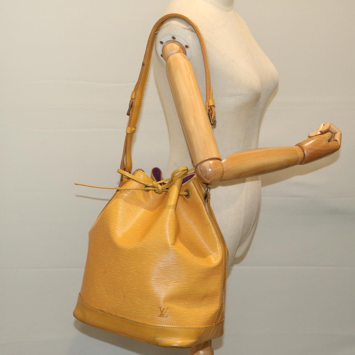 LOUIS VUITTON Epi Noe Shoulder Bag Tassili Yellow M44009 LV Auth 68134