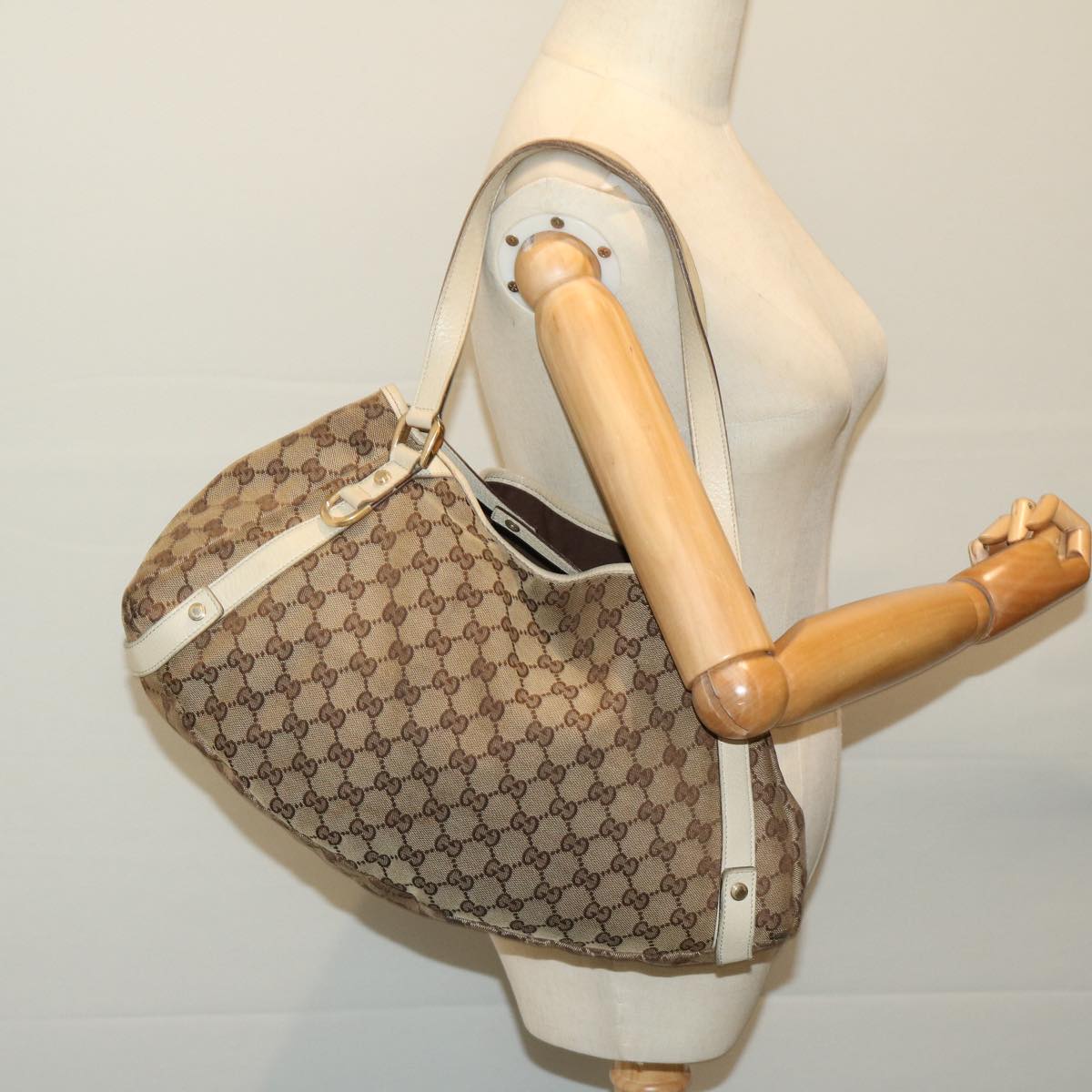 GUCCI GG Canvas Shoulder Bag Beige Auth 68243