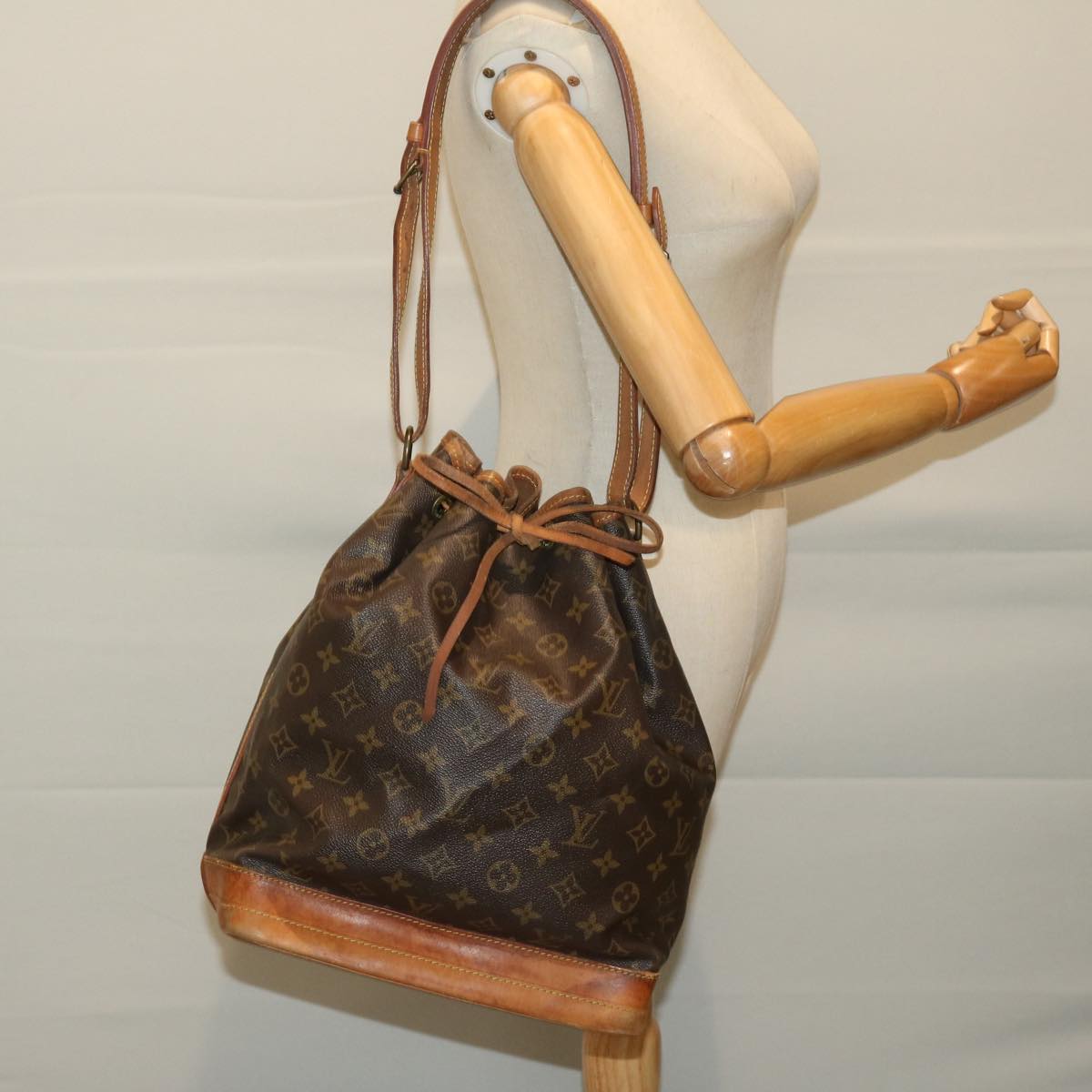 LOUIS VUITTON Monogram Noe Shoulder Bag M42224 LV Auth 68323