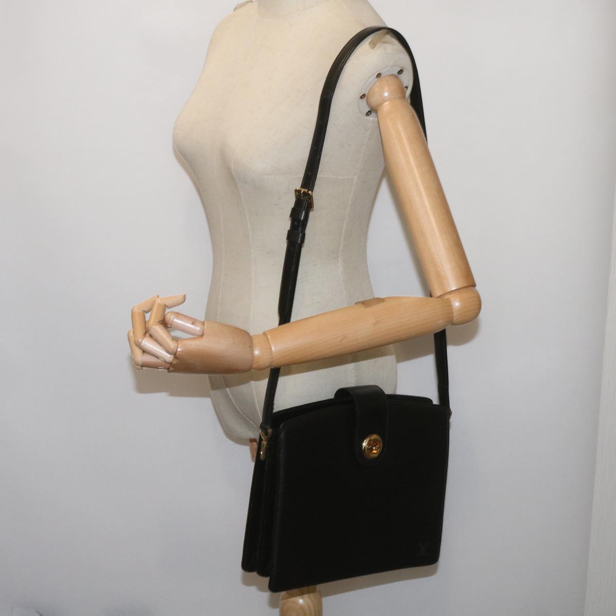 LOUIS VUITTON Epi Capuchin Shoulder Bag Black M52342 LV Auth 68453