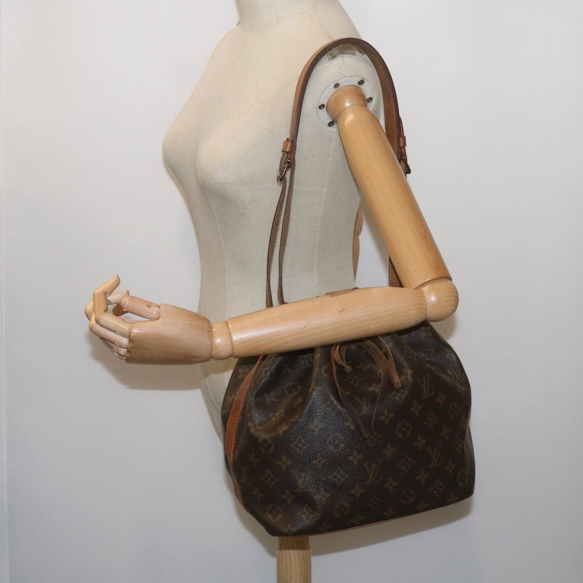 LOUIS VUITTON Monogram Petit Noe Shoulder Bag M42226 LV Auth 68687