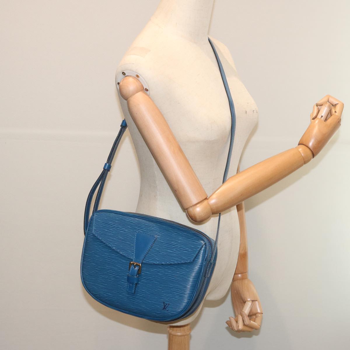 LOUIS VUITTON Epi June Feuille Shoulder Bag Blue M52155 LV Auth 68720