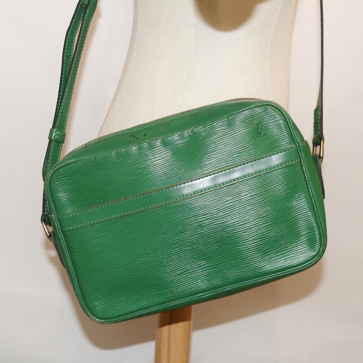 LOUIS VUITTON Epi Trocadero 27 Shoulder Bag Green M52314 LV Auth 68723