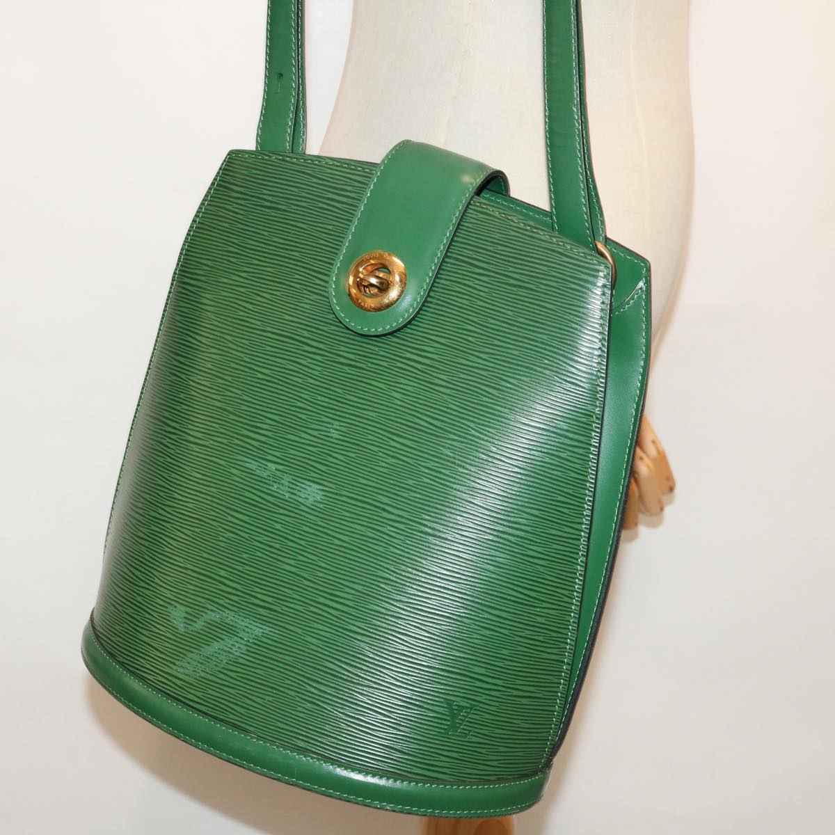 LOUIS VUITTON Epi Cluny Shoulder Bag Green M52254 LV Auth 68736