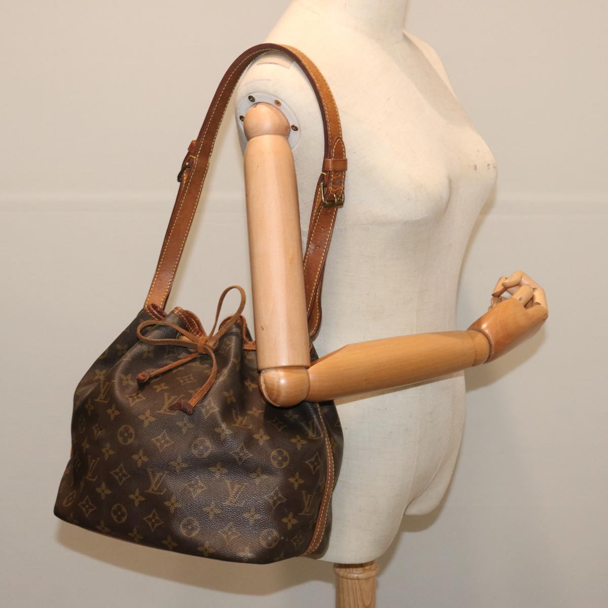 LOUIS VUITTON Monogram Petit Noe Shoulder Bag M42226 LV Auth 68753