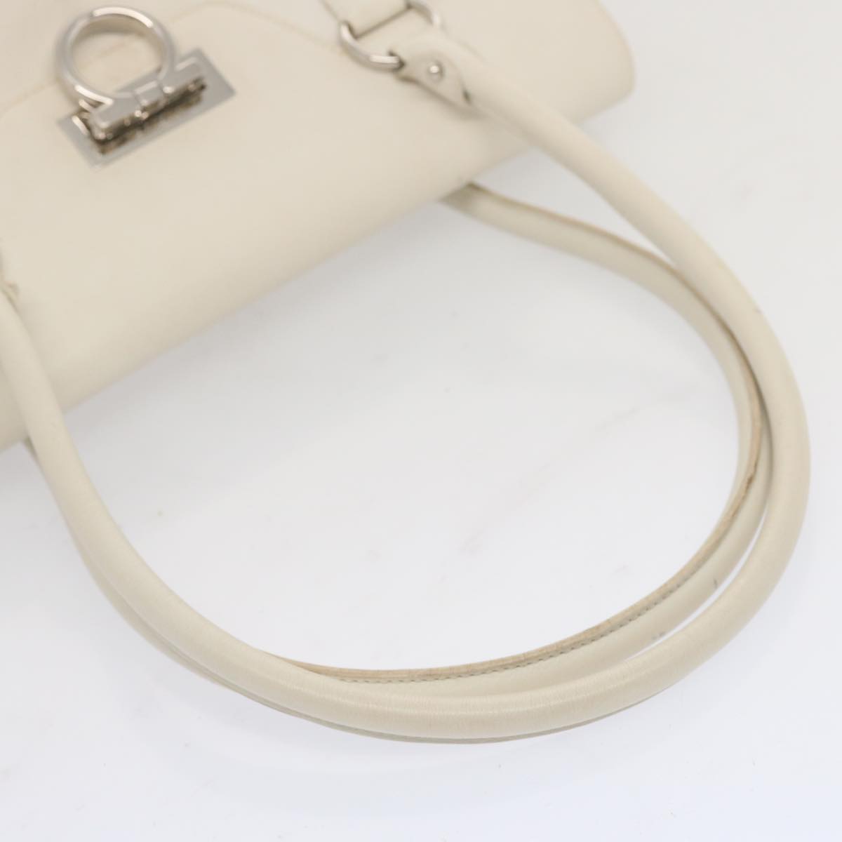 Salvatore Ferragamo Gancini Shoulder Bag Leather White Auth 68815