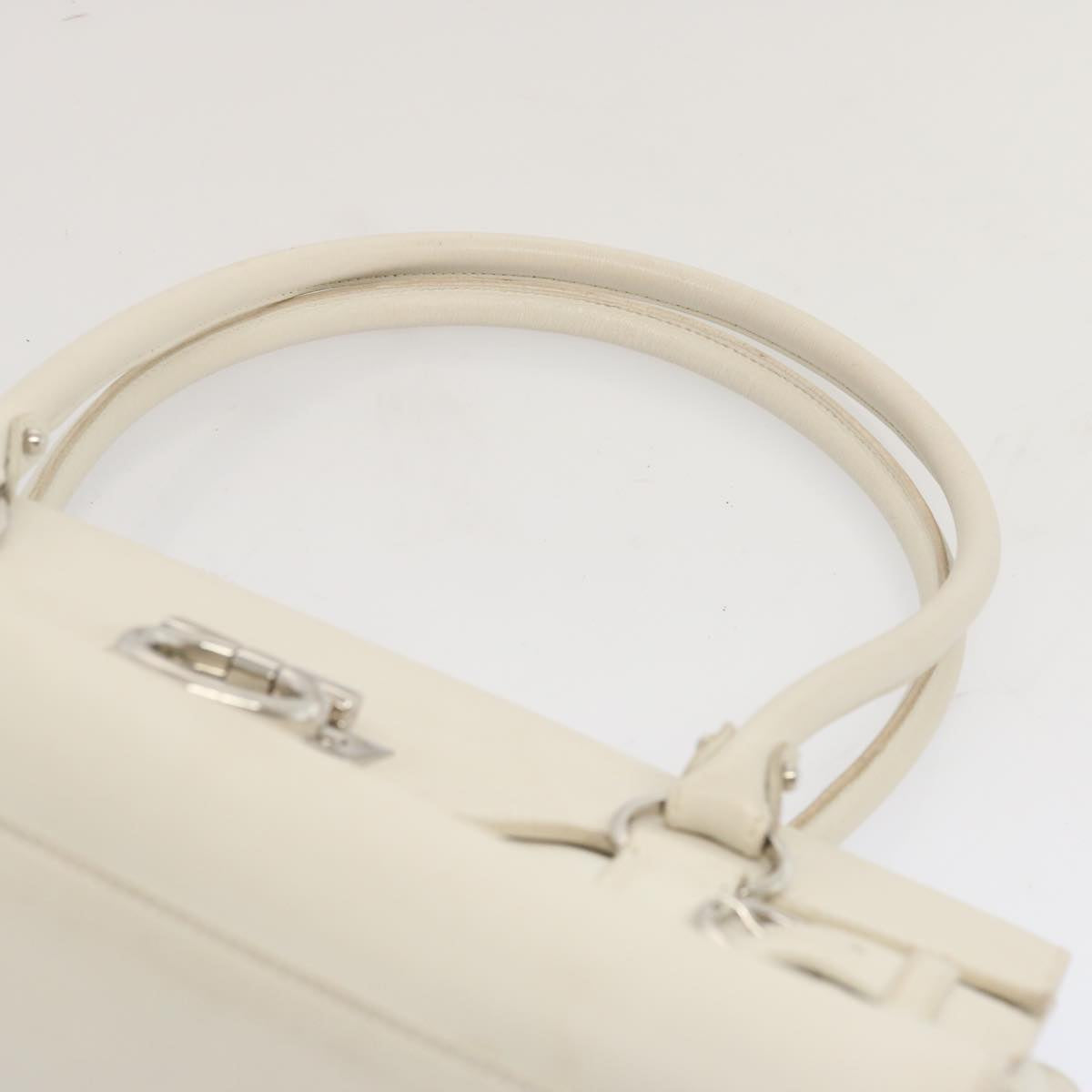 Salvatore Ferragamo Gancini Shoulder Bag Leather White Auth 68815
