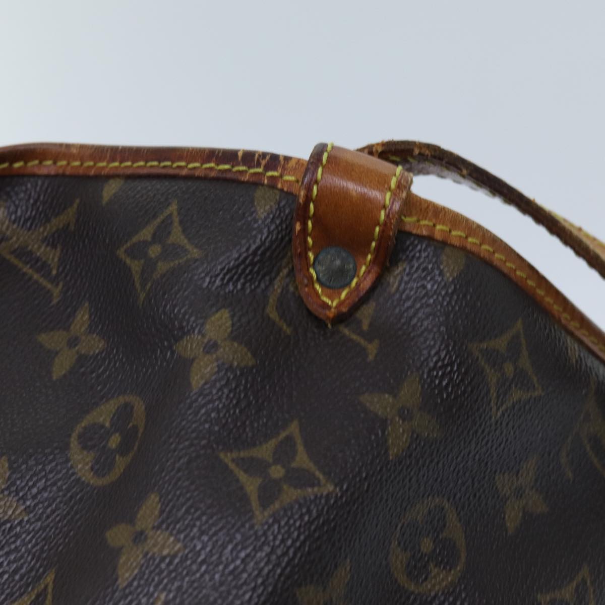 LOUIS VUITTON Monogram Saumur 30 Shoulder Bag M42256 LV Auth 68910