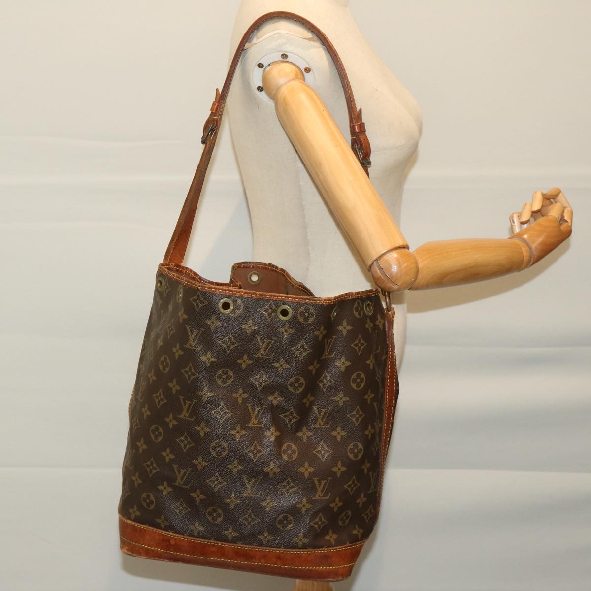 LOUIS VUITTON Monogram Noe Shoulder Bag M42224 LV Auth 68953