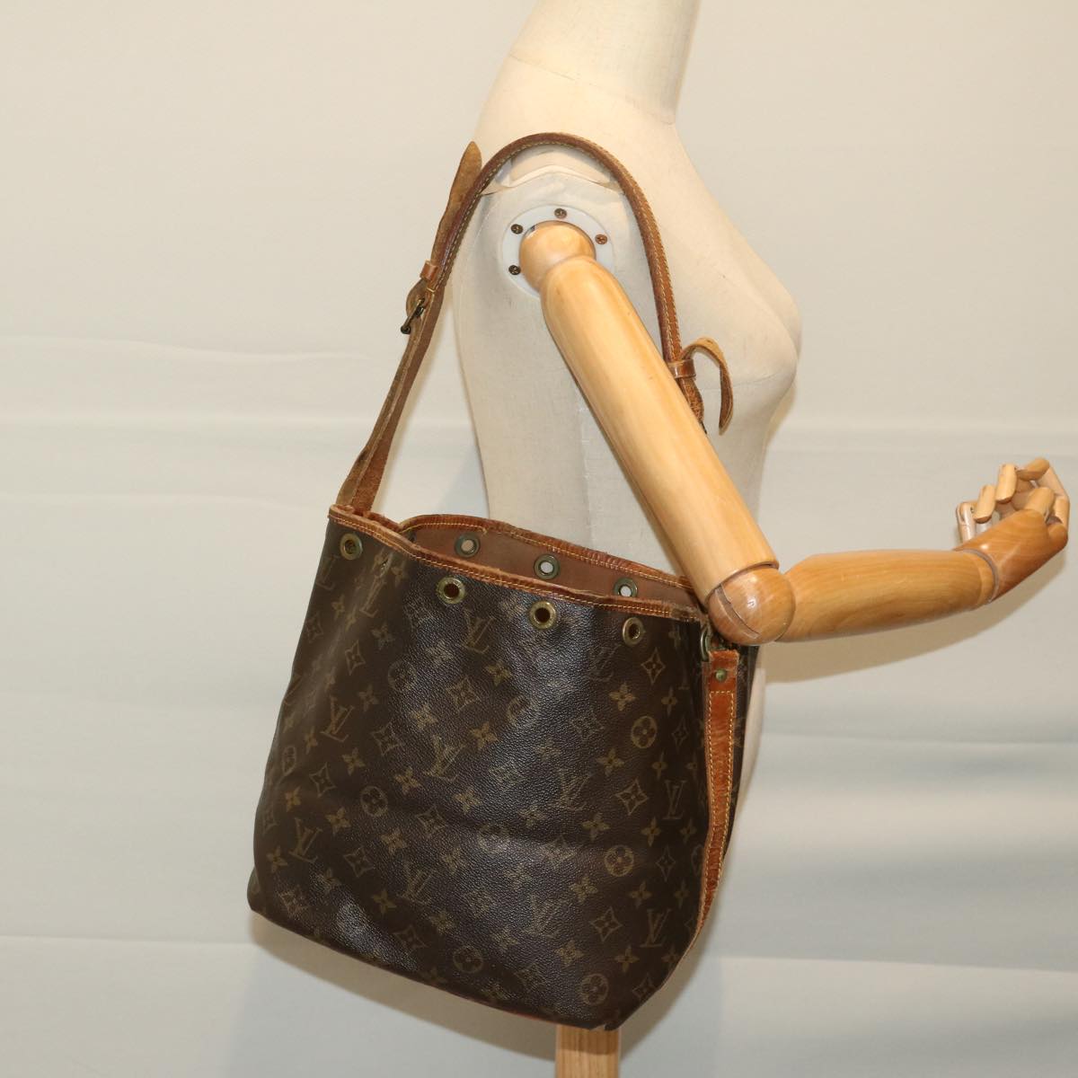 LOUIS VUITTON Monogram Petit Noe Shoulder Bag M42226 LV Auth 68954