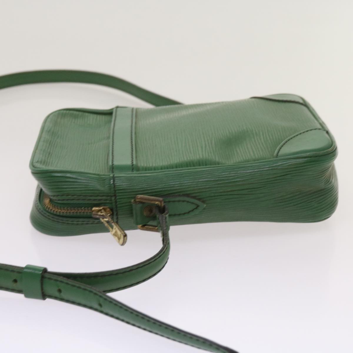 LOUIS VUITTON Epi Danube Shoulder Bag Green M45634 LV Auth 69001