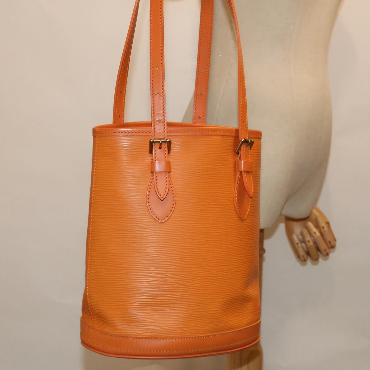 LOUIS VUITTON Epi Bucket PM Shoulder Bag Orange Mandarin M5899H LV Auth 69023A