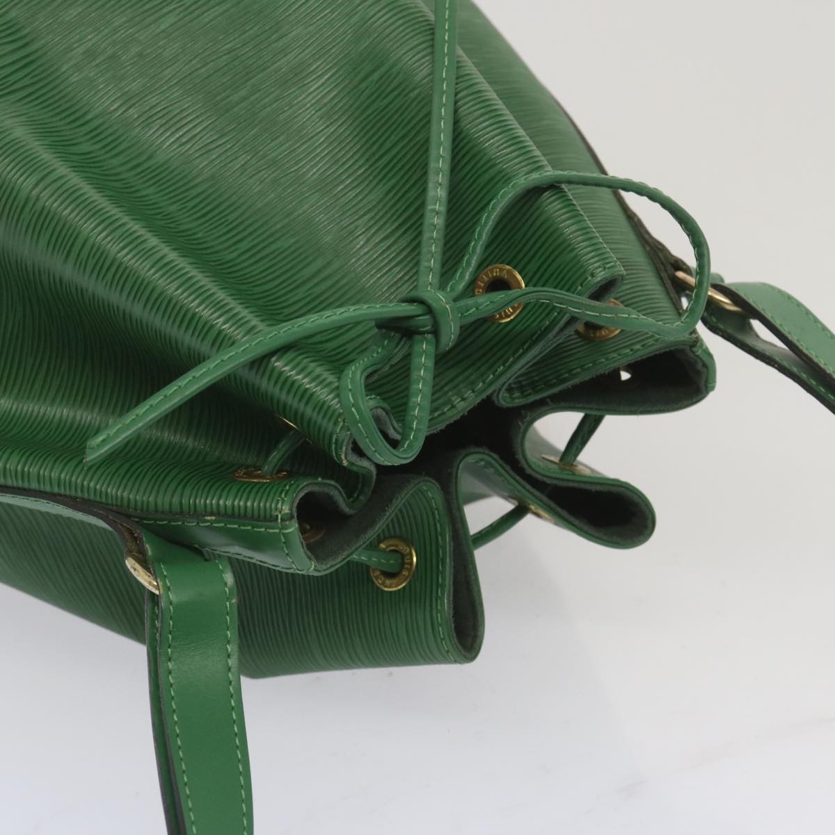 LOUIS VUITTON Epi Noe Shoulder Bag Green M44004 LV Auth 69035