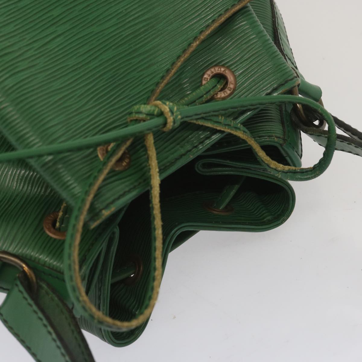 LOUIS VUITTON Epi Petit Noe Shoulder Bag Green M44104 LV Auth 69036