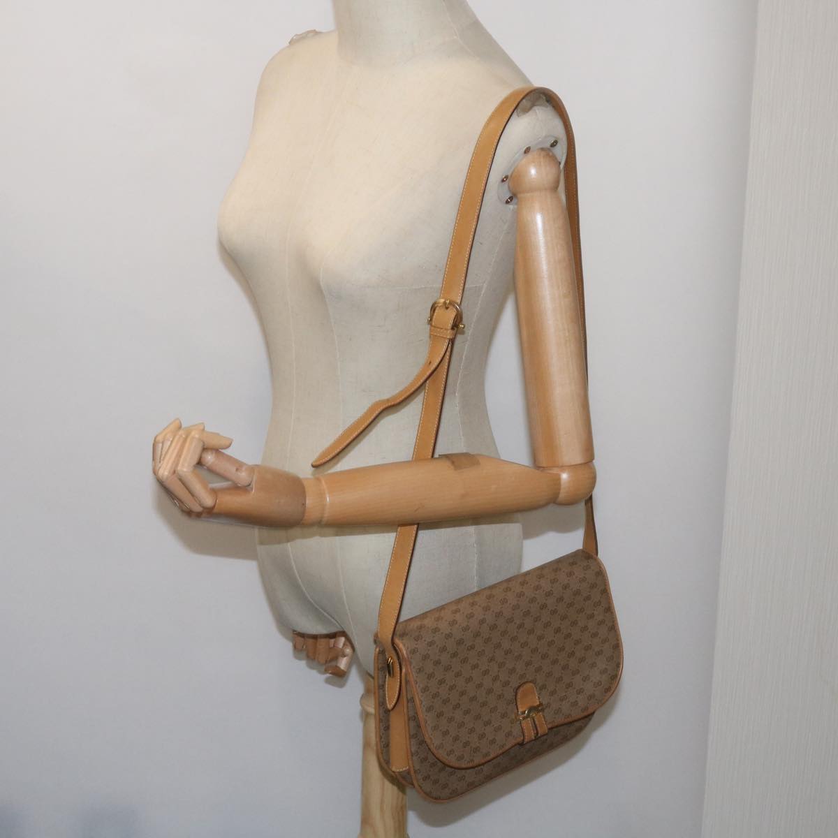 GUCCI Micro GG Supreme Shoulder Bag PVC Beige Auth 69206