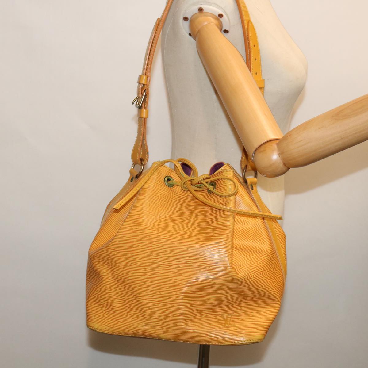 LOUIS VUITTON Epi Petit Noe Shoulder Bag Tassili Yellow M44109 LV Auth 69305