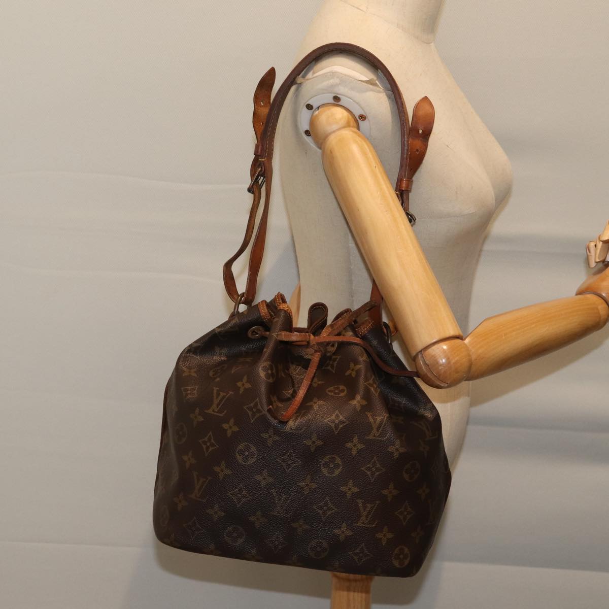 LOUIS VUITTON Monogram Petit Noe Shoulder Bag M42226 LV Auth 69309