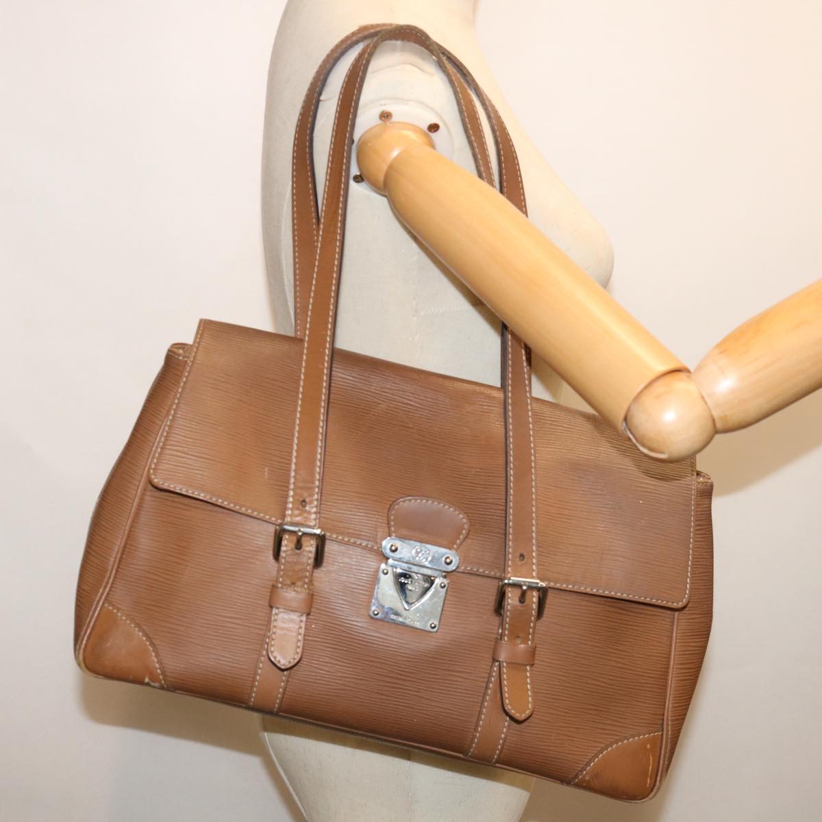 LOUIS VUITTON Epi Segur MM Shoulder Bag Brown Camel M58861 LV Auth 69310