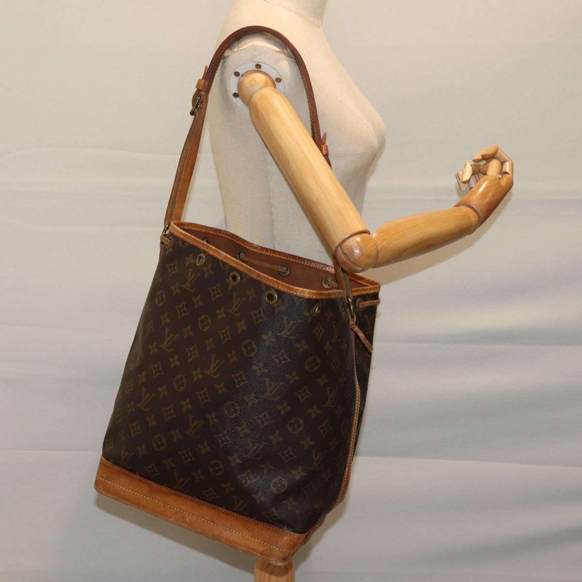 LOUIS VUITTON Monogram Noe Shoulder Bag M42224 LV Auth 69427