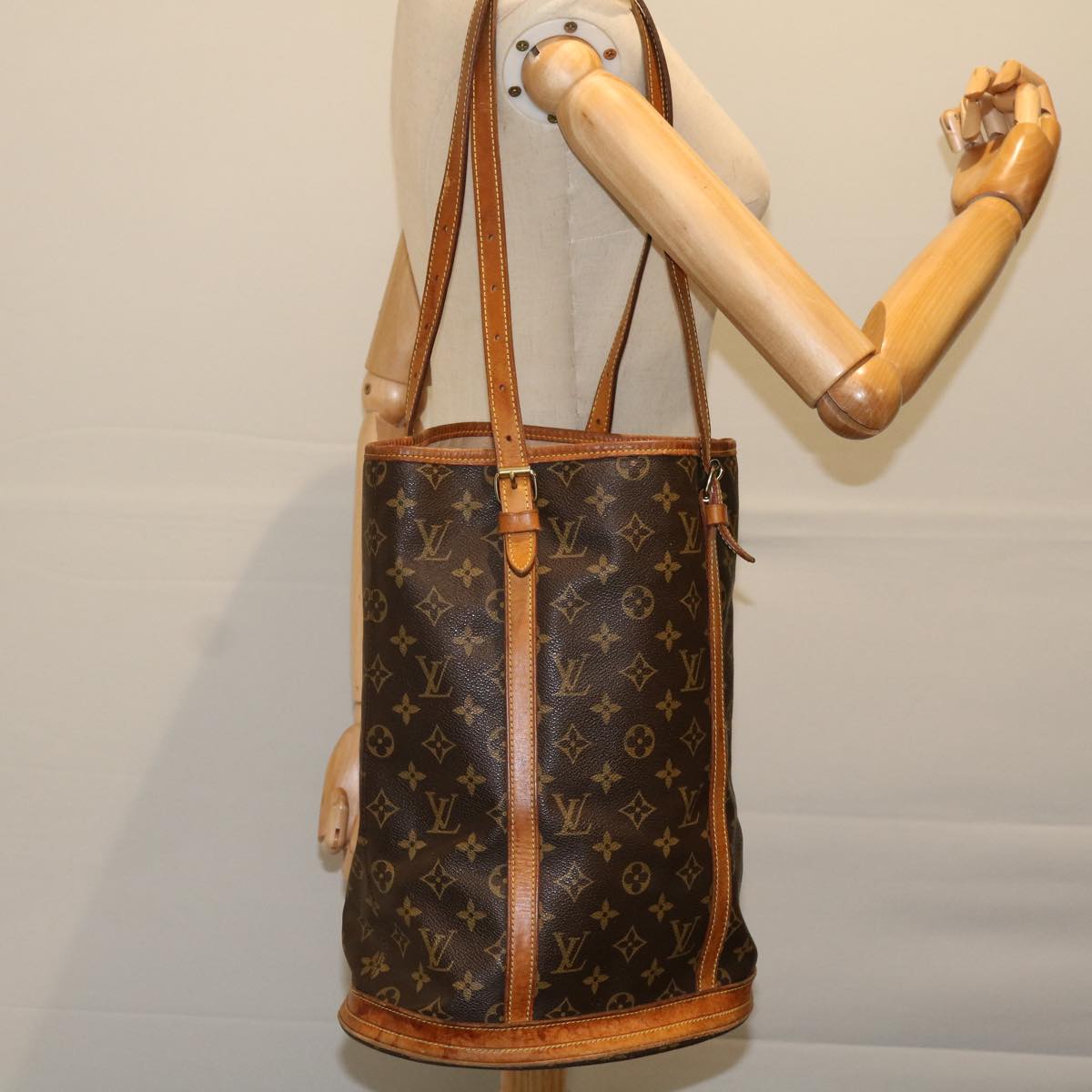 LOUIS VUITTON Monogram Bucket GM Shoulder Bag M42236 LV Auth 69429