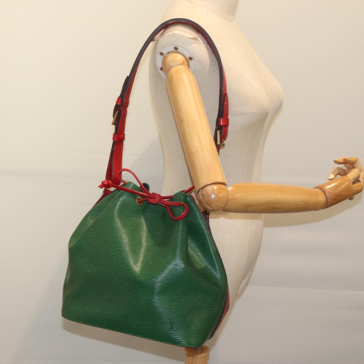 LOUIS VUITTON Epi Petit Noe Shoulder Bag Bicolor Green Red M44147 LV Auth 69465