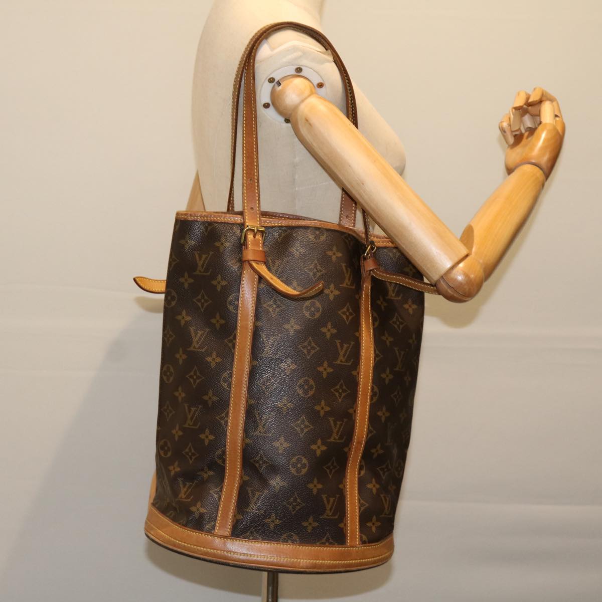 LOUIS VUITTON Monogram Bucket GM Shoulder Bag M42236 LV Auth 69474