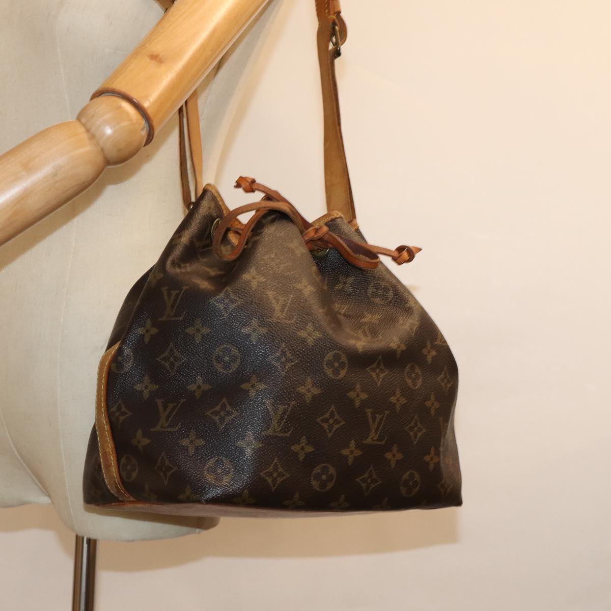 LOUIS VUITTON Monogram Petit Noe Shoulder Bag M42226 LV Auth 69574