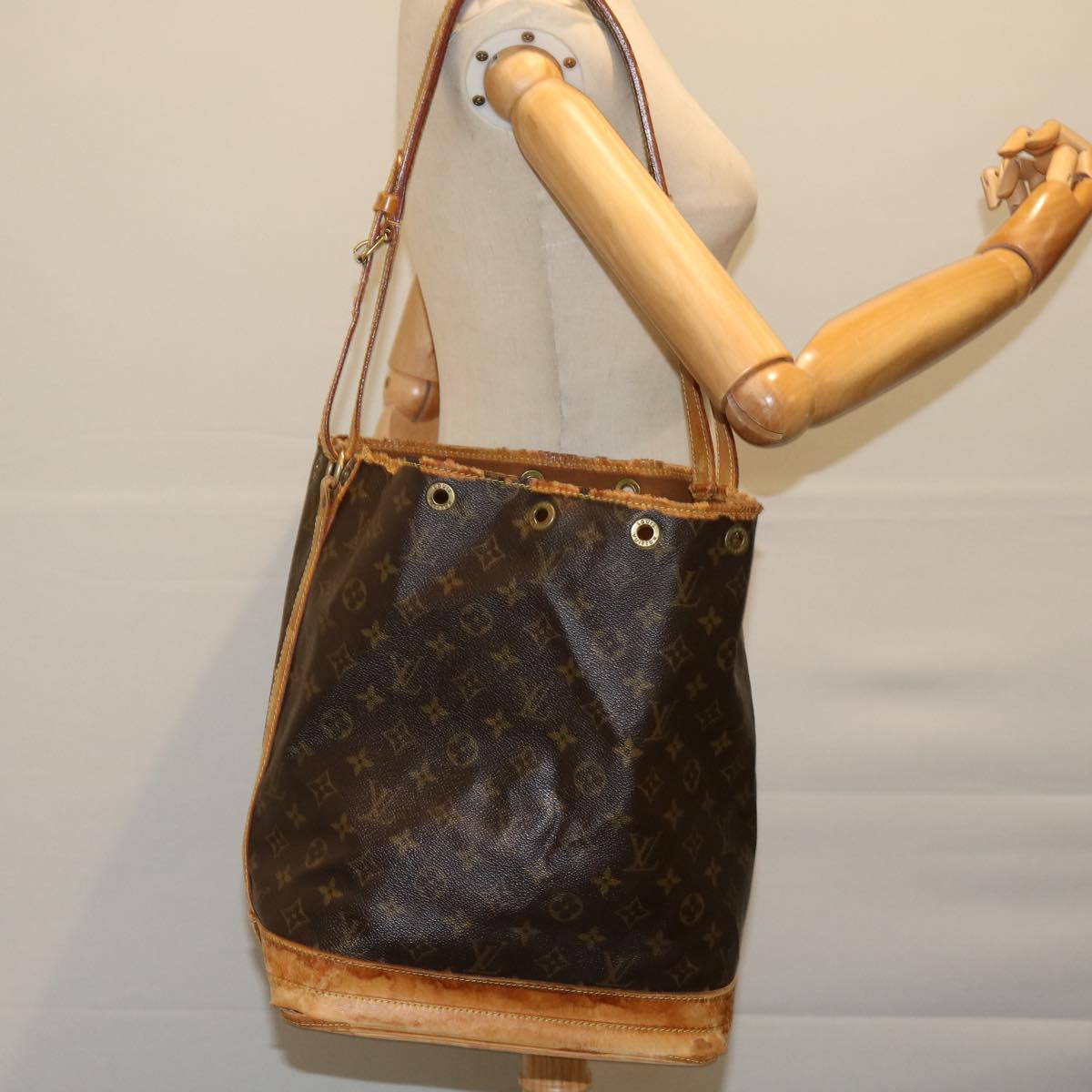 LOUIS VUITTON Monogram Noe Shoulder Bag M42224 LV Auth 69578