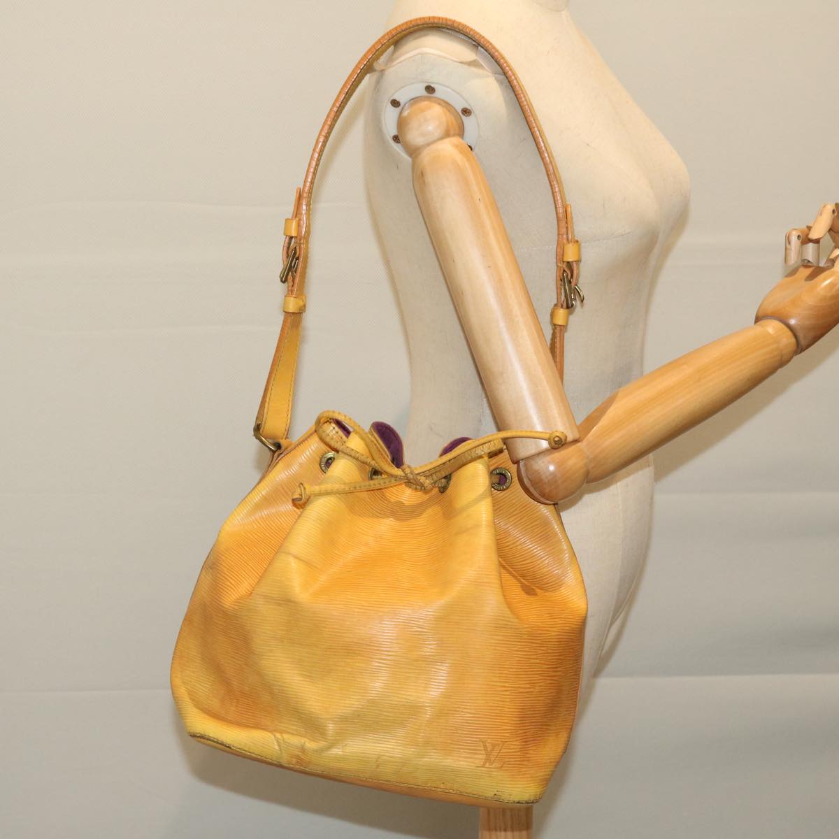 LOUIS VUITTON Epi Petit Noe Shoulder Bag Tassili Yellow M44109 LV Auth 69603