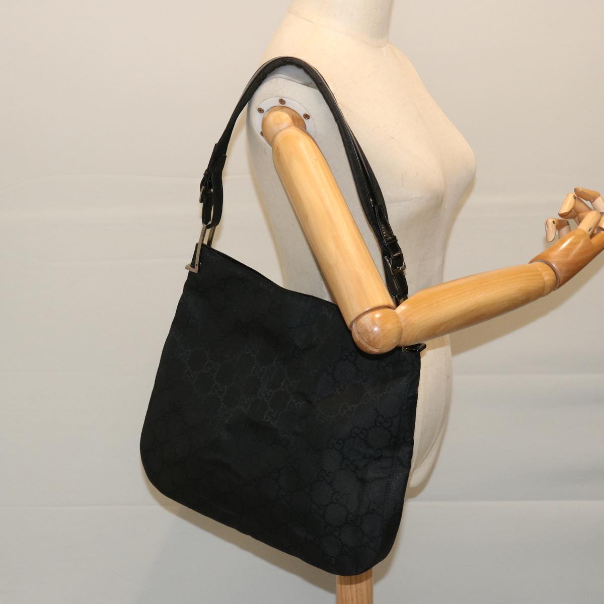 GUCCI GG Canvas Shoulder Bag Black Auth 69635