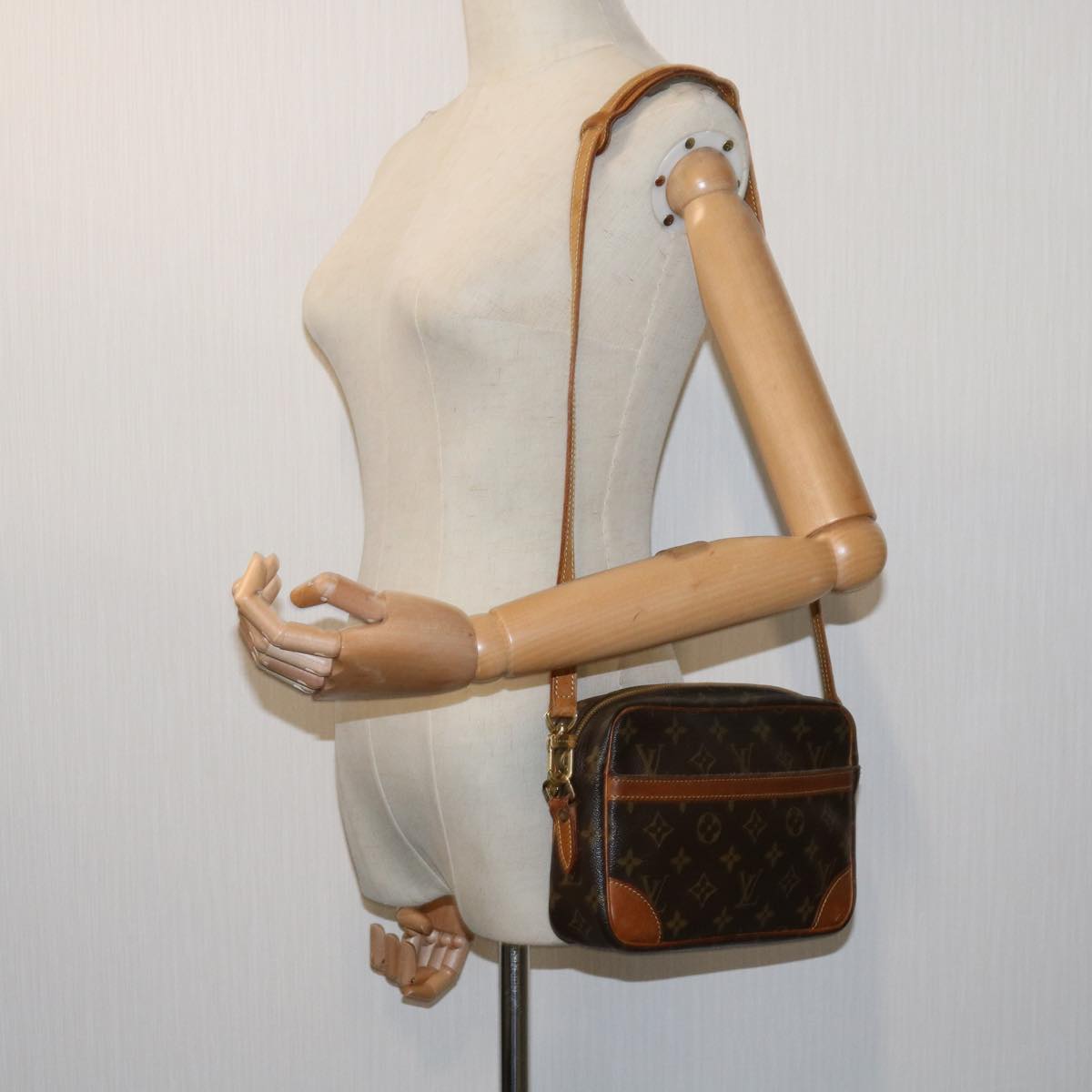 LOUIS VUITTON Monogram Trocadero 23 Shoulder Bag M51276 LV Auth 69711