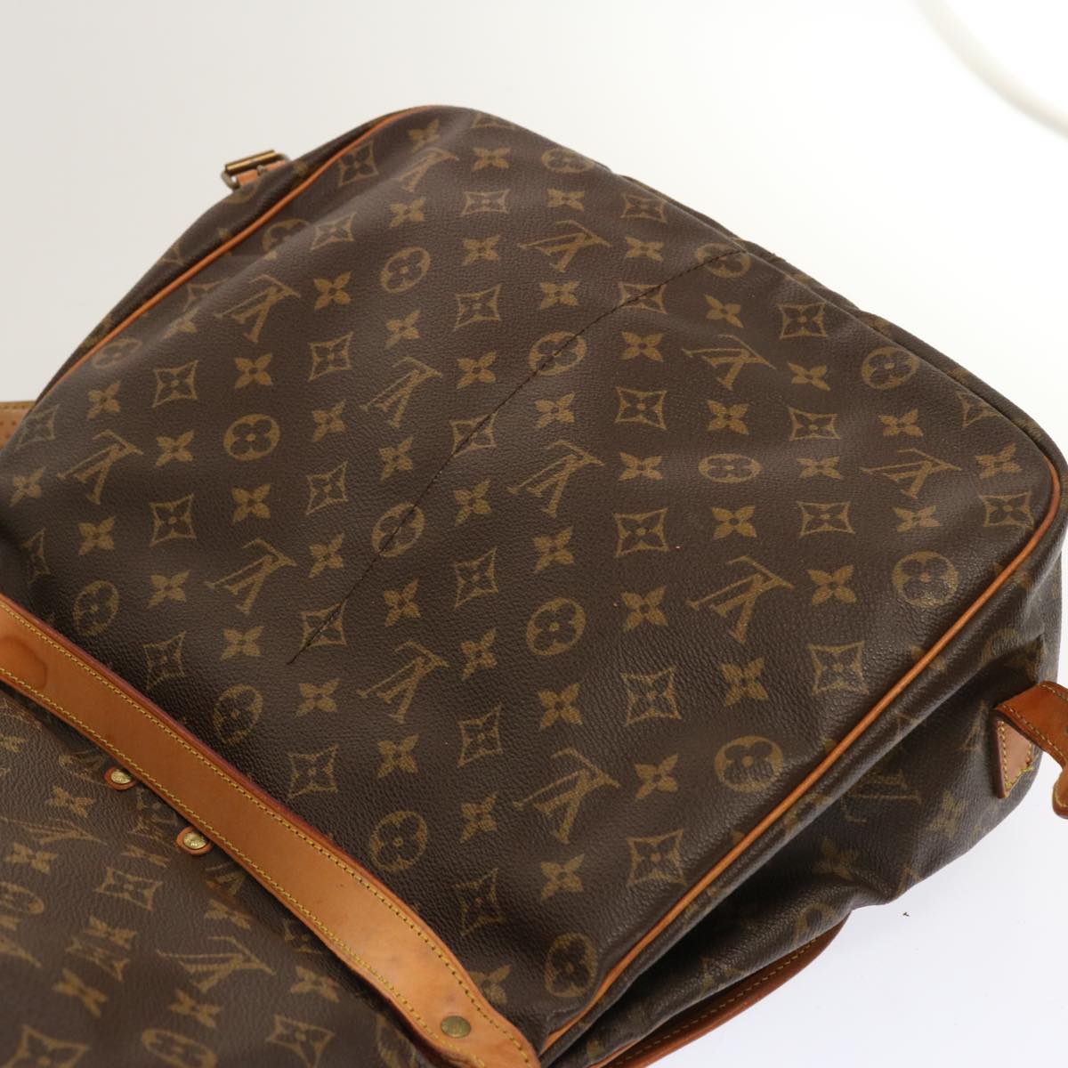 LOUIS VUITTON Monogram Saumur 35 Shoulder Bag M42254 LV Auth 69757