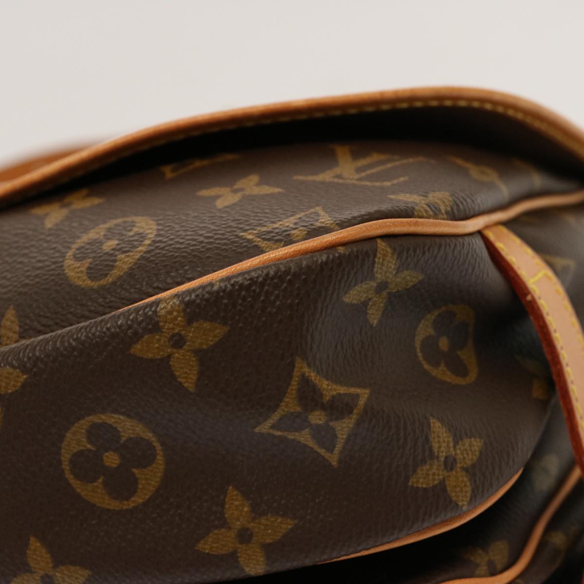 LOUIS VUITTON Monogram Saumur 30 Shoulder Bag M42256 LV Auth 69874A