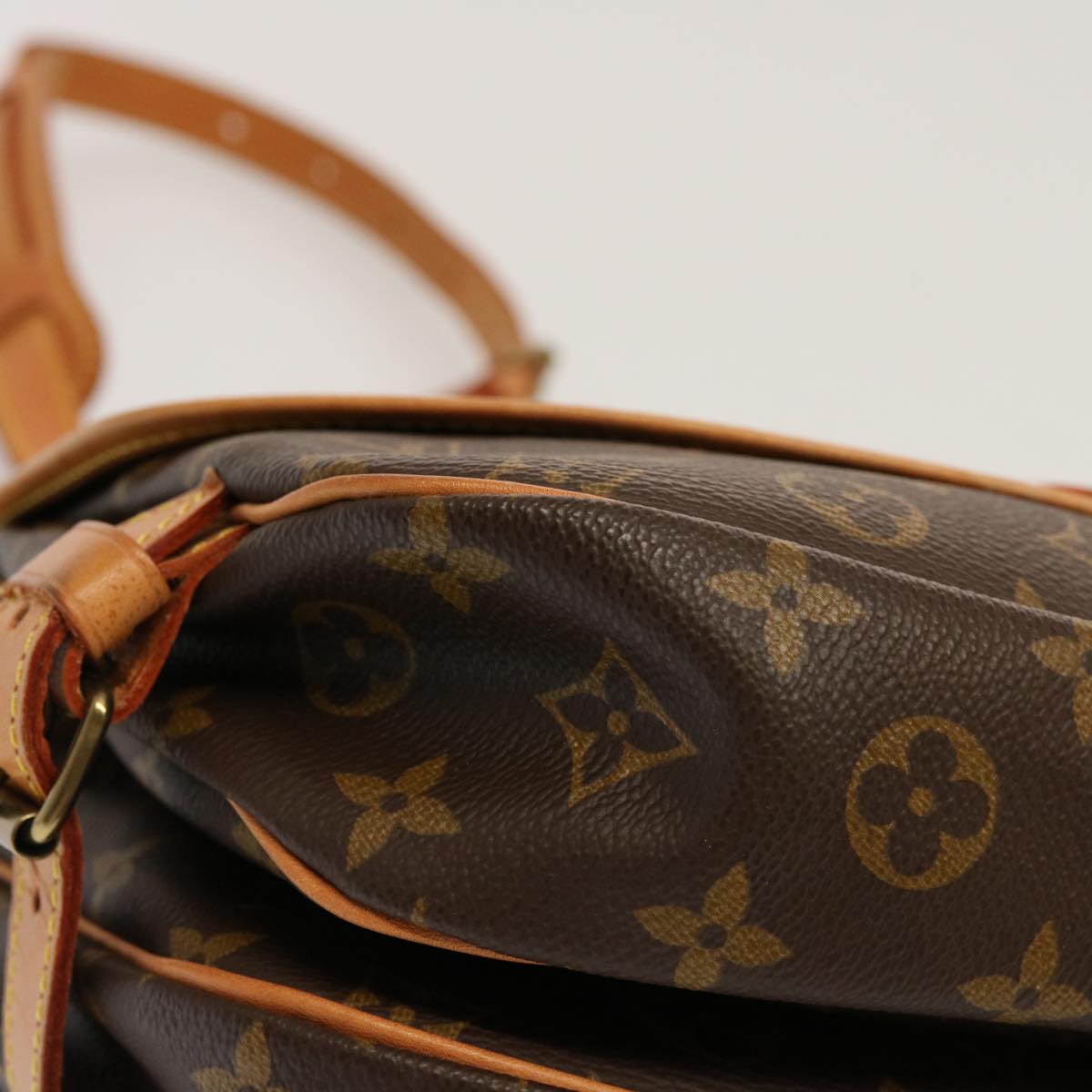 LOUIS VUITTON Monogram Saumur 30 Shoulder Bag M42256 LV Auth 69874A