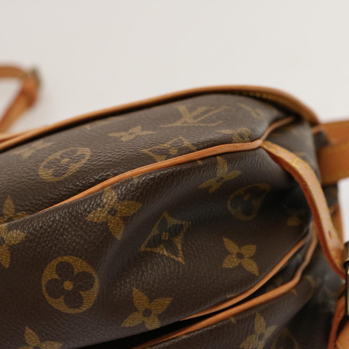 LOUIS VUITTON Monogram Saumur 30 Shoulder Bag M42256 LV Auth 69874A