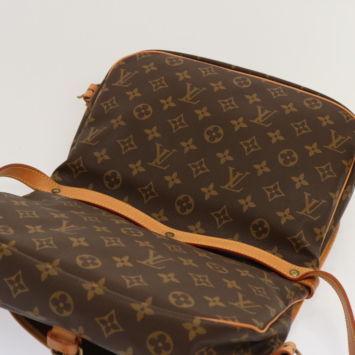 LOUIS VUITTON Monogram Saumur 30 Shoulder Bag M42256 LV Auth 69874A