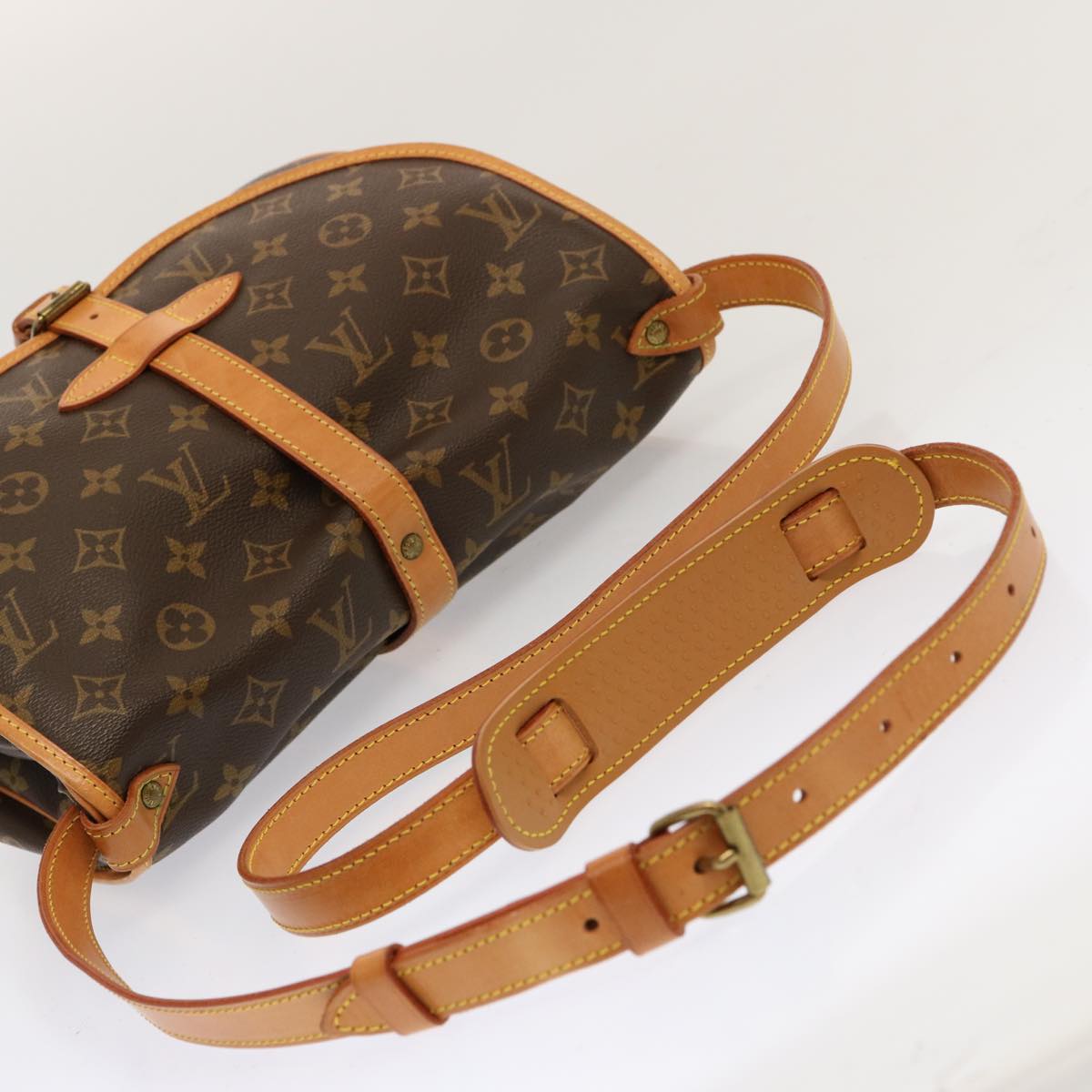 LOUIS VUITTON Monogram Saumur 30 Shoulder Bag M42256 LV Auth 69874A