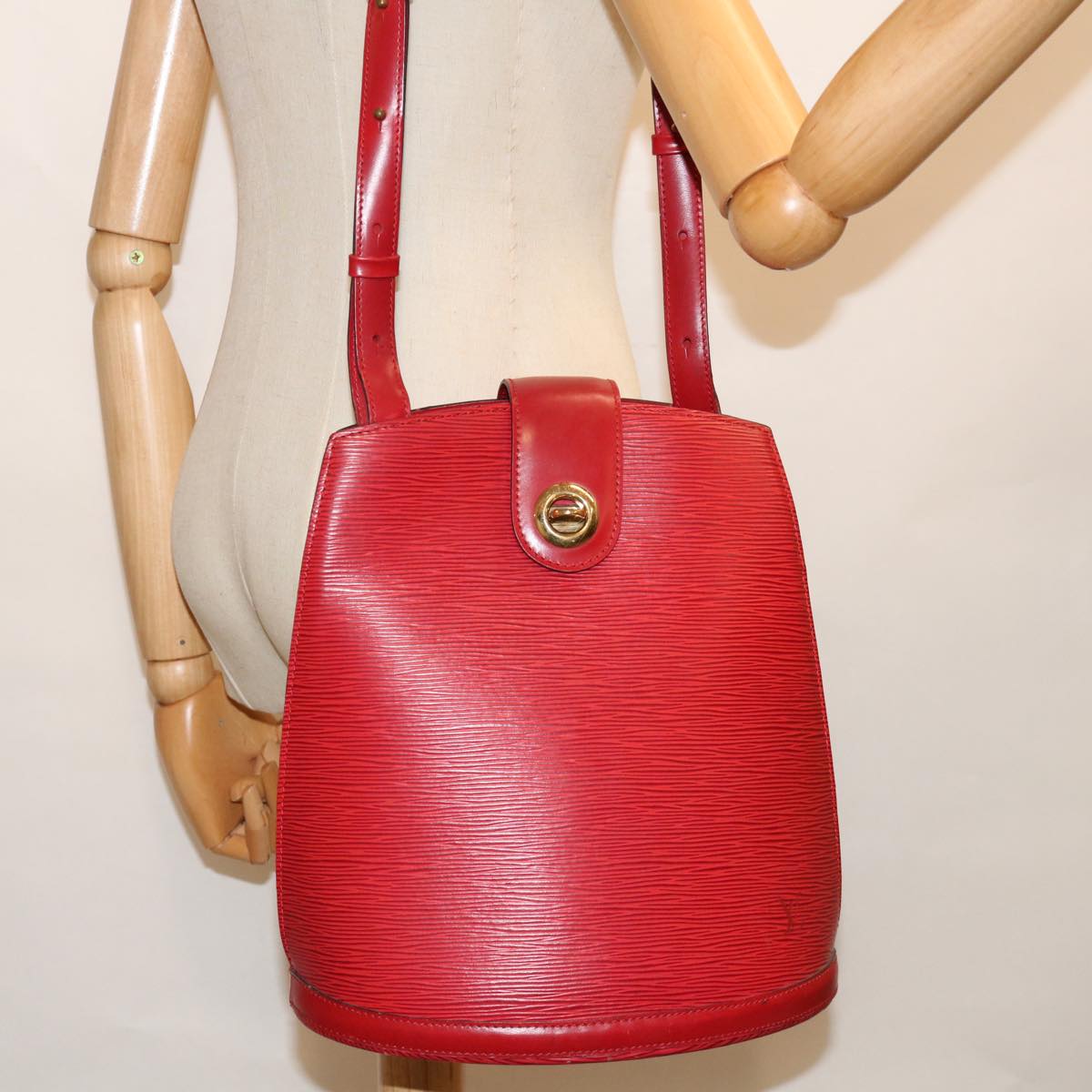 LOUIS VUITTON Epi Cluny Shoulder Bag Red M52257 LV Auth 69933