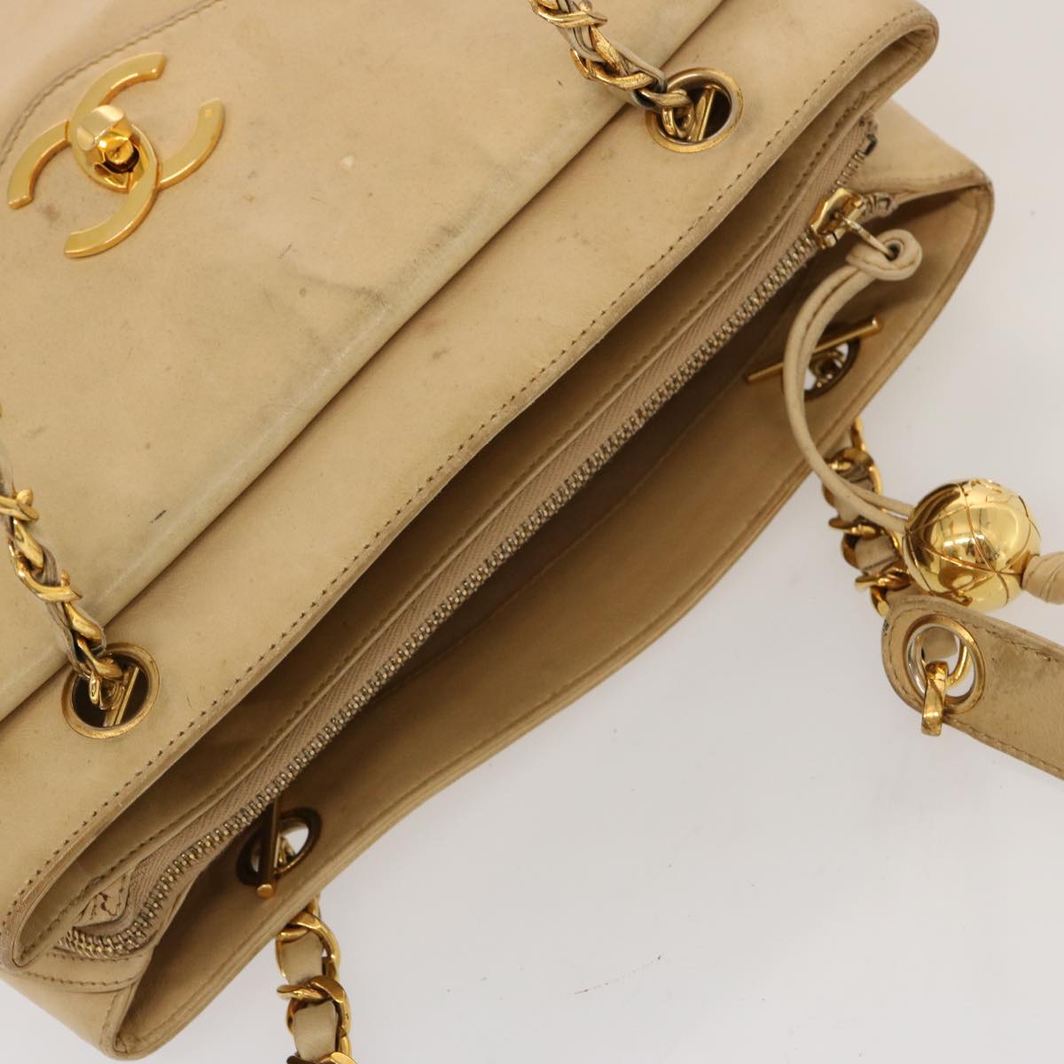 CHANEL Chain Tote Bag Leather Beige CC Auth 69975A