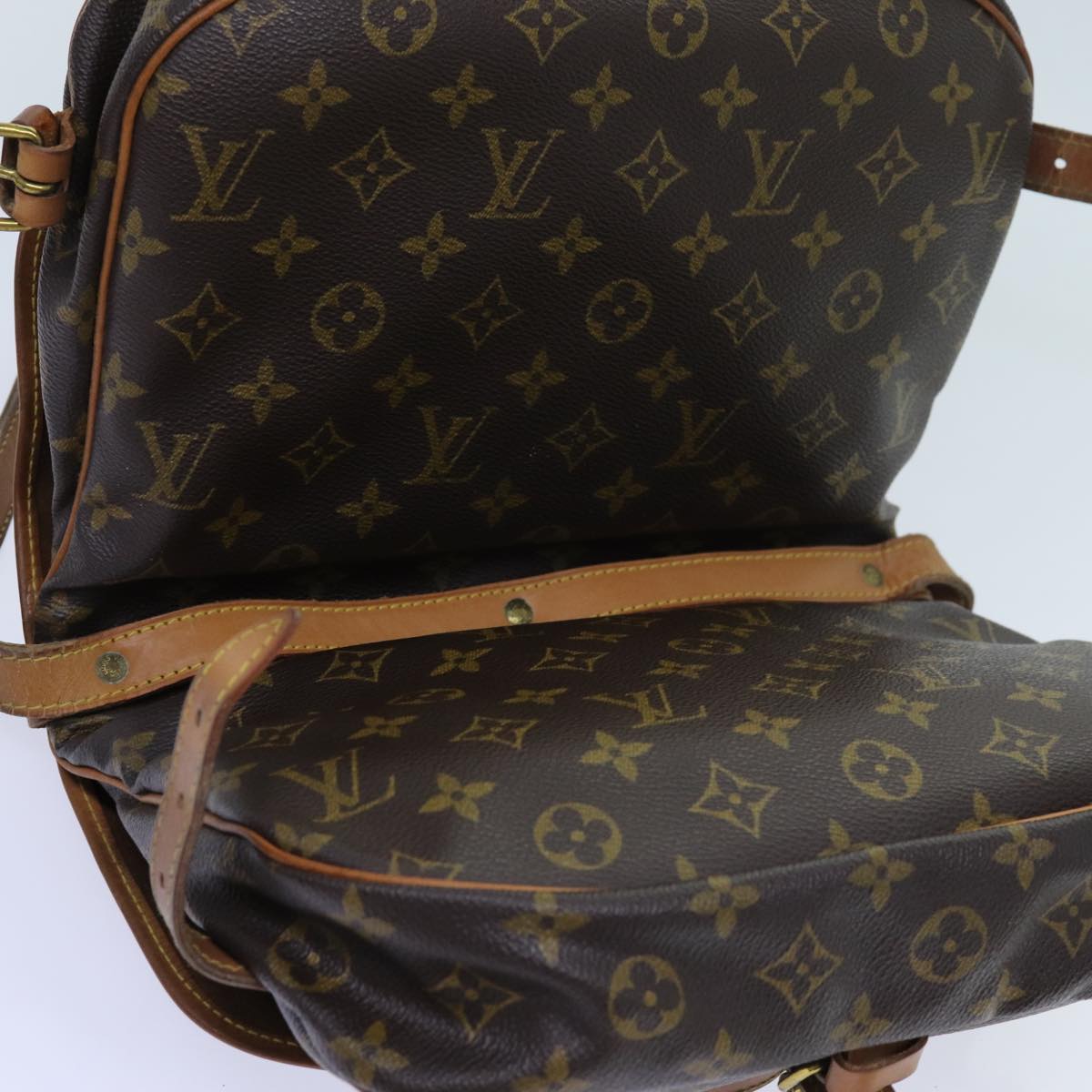 LOUIS VUITTON Monogram Saumur 30 Shoulder Bag M42256 LV Auth 70067