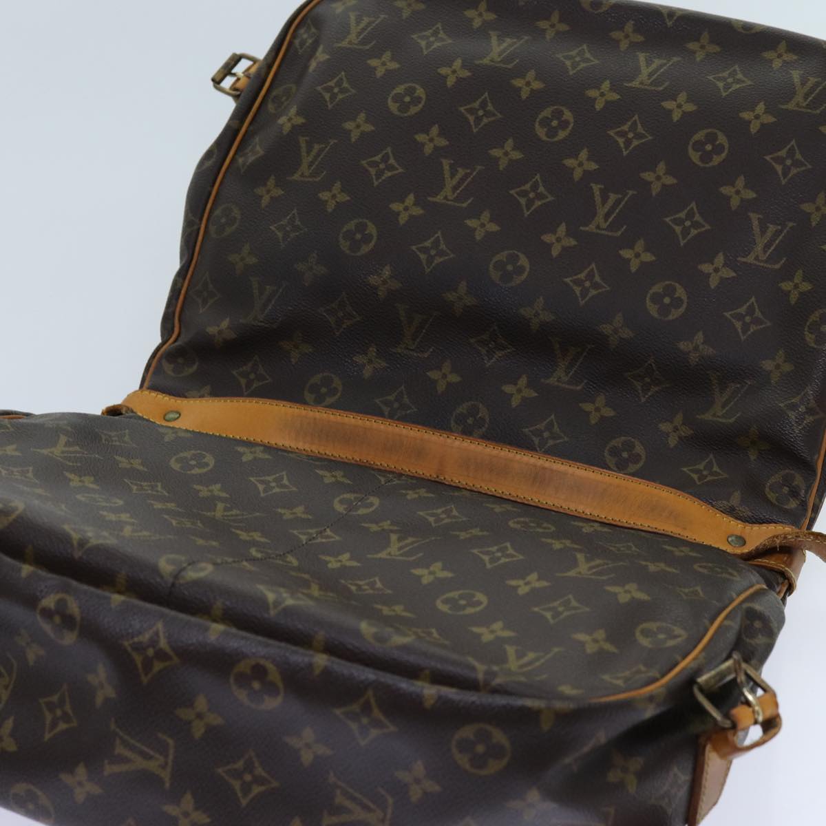 LOUIS VUITTON Monogram Saumur 35 Shoulder Bag M42254 LV Auth 70072