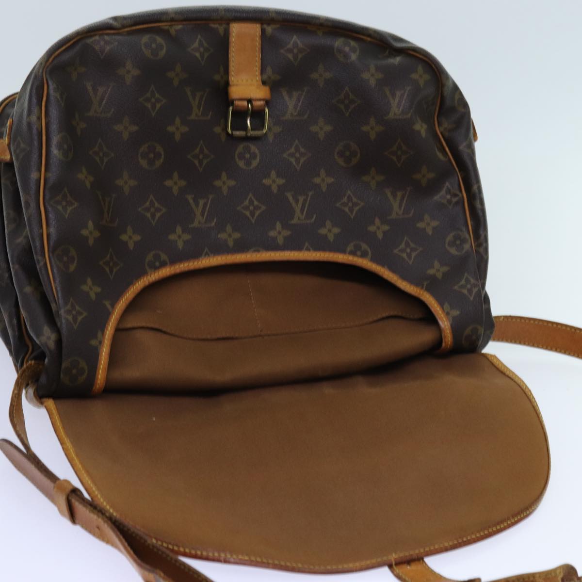 LOUIS VUITTON Monogram Saumur 35 Shoulder Bag M42254 LV Auth 70072