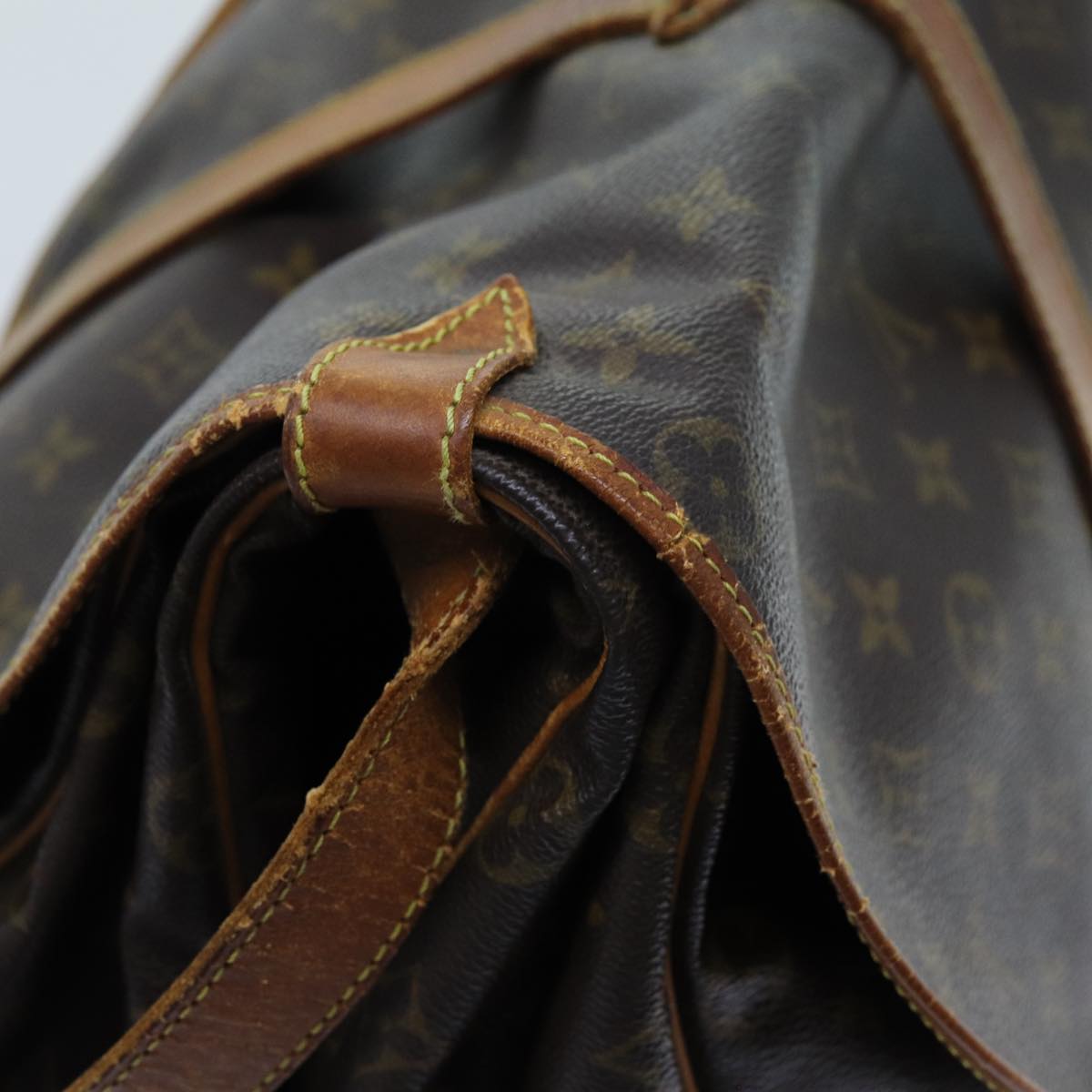 LOUIS VUITTON Monogram Saumur 35 Shoulder Bag M42254 LV Auth 70072