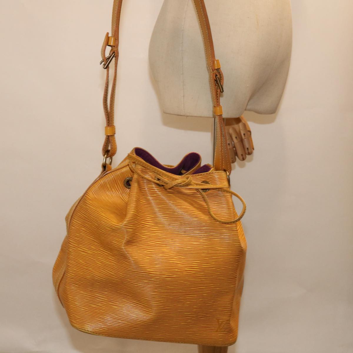 LOUIS VUITTON Epi Petit Noe Shoulder Bag Tassili Yellow M44109 LV Auth 70117