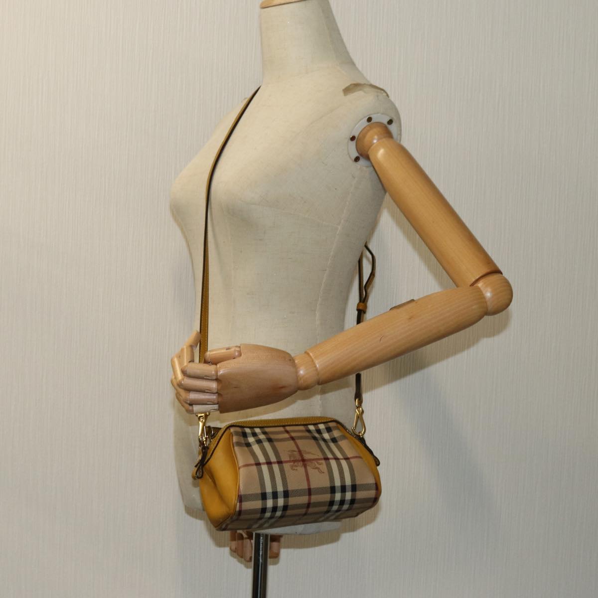 BURBERRY Nova Check Shoulder Bag PVC Leather Beige Auth 70150