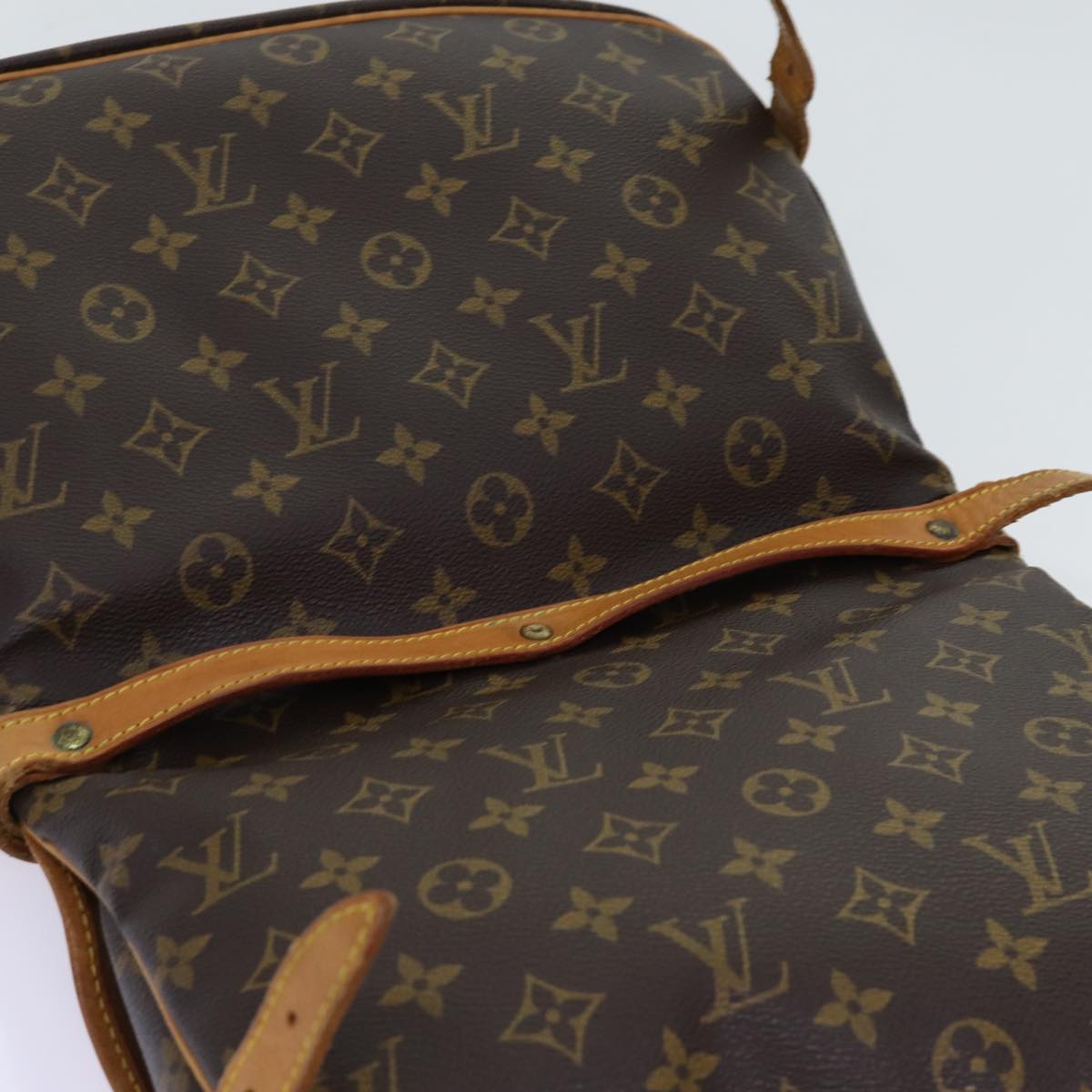 LOUIS VUITTON Monogram Saumur 30 Shoulder Bag M42256 LV Auth 70247