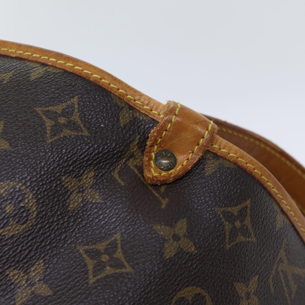 LOUIS VUITTON Monogram Saumur 30 Shoulder Bag M42256 LV Auth 70247