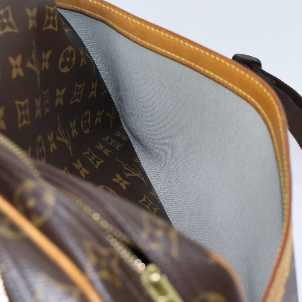 LOUIS VUITTON Monogram Reporter GM Shoulder Bag M45252 LV Auth 70267